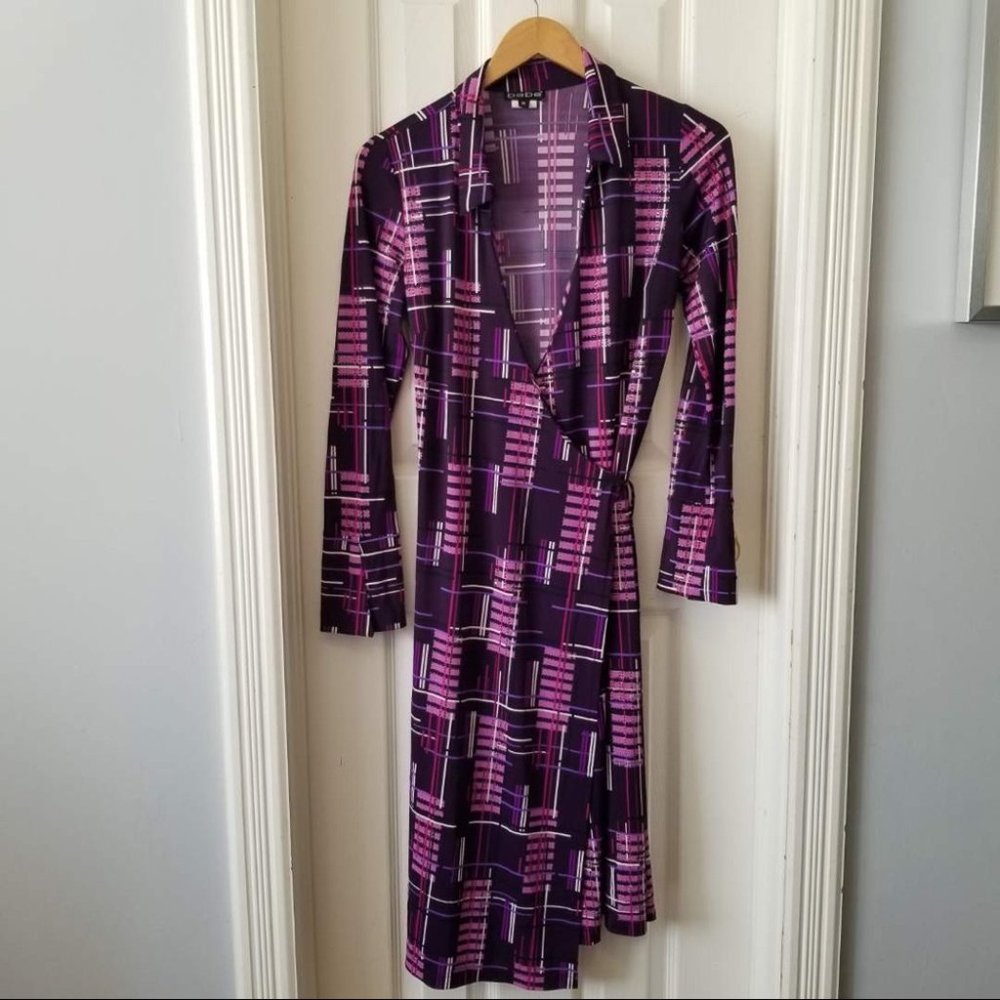 BEBE Purple geometric print wrap dress - M